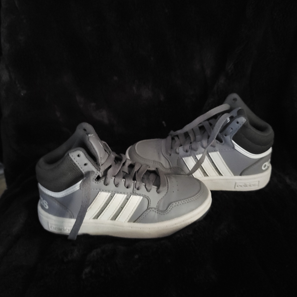 Adidas Hoops Mid 3.0 K in Gray and White - Picture 2 of 7